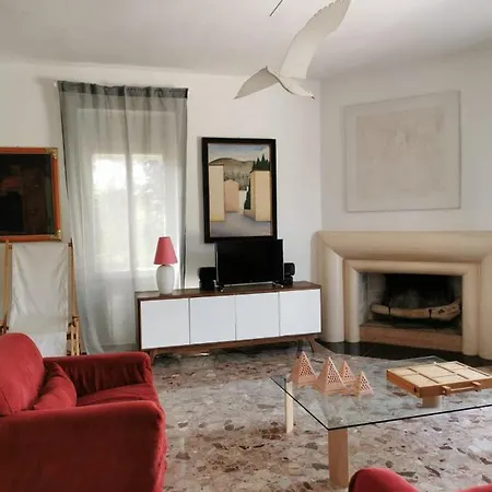 Casa Di Perla Con Piscina E Campo Da Tennis