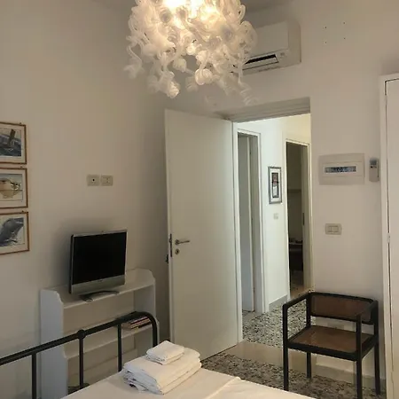 Casa Di Perla Con Piscina E Campo Da Tennis