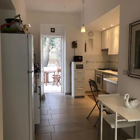 Casa Di Perla Con Piscina E Campo Da Tennis