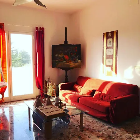 Casa Di Perla Con Piscina E Campo Da Tennis