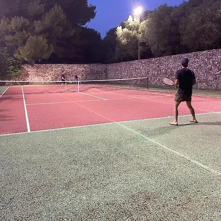 Casa Di Perla Con Piscina E Campo Da Tennis